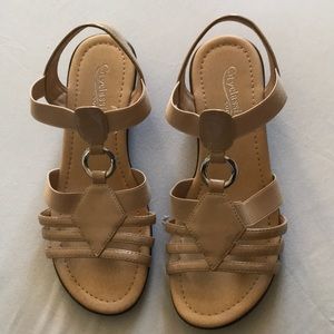NWOT Small Heel Beige Sandal